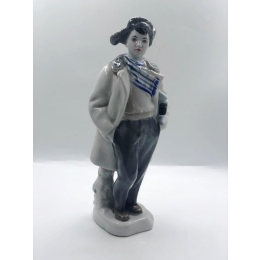 Фарфоровая статуэтка "Мальчик с коньками" СССР ЛФЗ 1960 г   