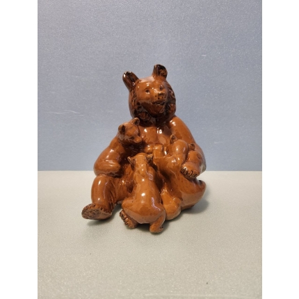 Статуэтка " Медведица с медвежатами"