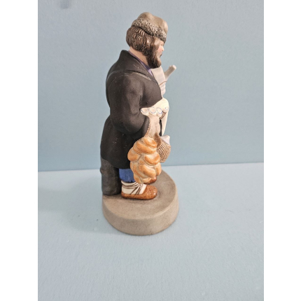 Фарфоровая статуэтка "Сбитенщик"