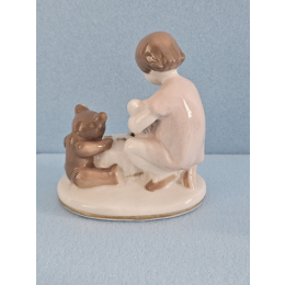 Фарфоровая статуэтка " Игровая комната"