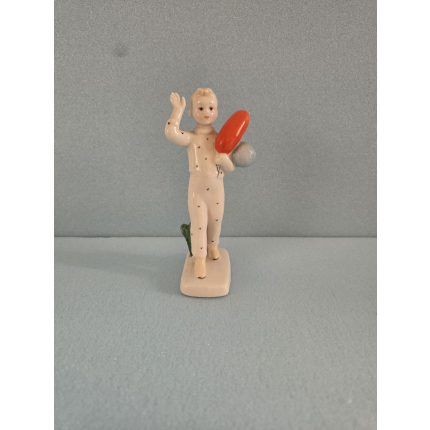 Фарфоровая статуэтка " Мальчик с шарами"