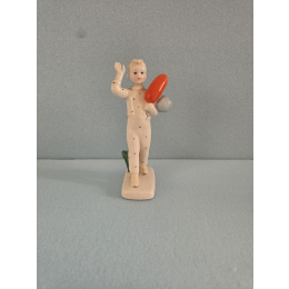 Фарфоровая статуэтка " Мальчик с шарами"
