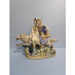 Фарфоровая статуэтка " Иван- царевич с Аленушкой"
