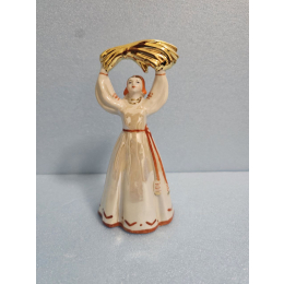 Фарфоровая статуэтка " Девушка со снопом"