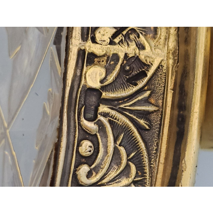 Хрустальная пепельница с серебряным ободком.