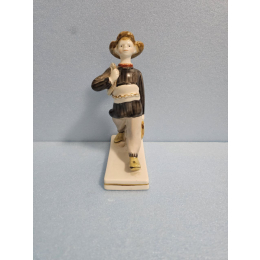 Фарфоровая статуэтка " Юный связист" Вербилки