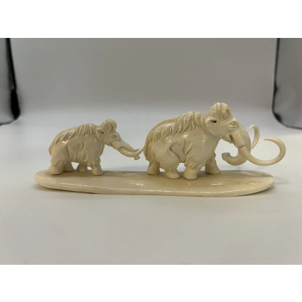 Скульптура " Мамонт и мамонтенок"