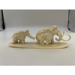 Скульптура " Мамонт и мамонтенок"
