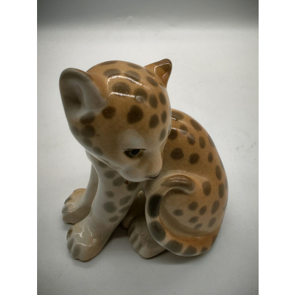 Фарфоровая статуэтка " Маленький леопард"