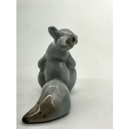 Фарфоровая статуэтка " Белочка северная" ЛФЗ