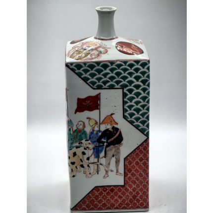 Фарфоровая бутыль . Япония.