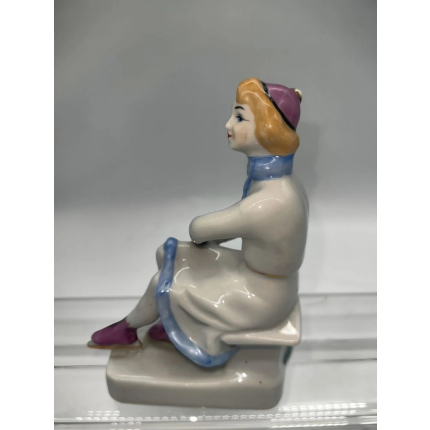 Фарфоровая статуэтка " На котке" ЗКХ