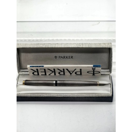 Серебряная перьевая ручка PARKER.