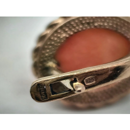 Винтажные серебряные серьги с розовым кораллом.