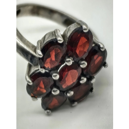 Винтажное серебряное кольцо с гранатами.