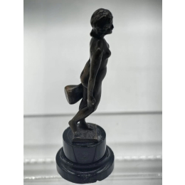 Бронзовая статуэтка "Девушка с кувшином"