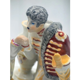 Фарфоровая статуэтка- подсвечник