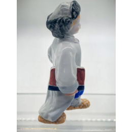 Фарфоровая статуэтка " Филипок"