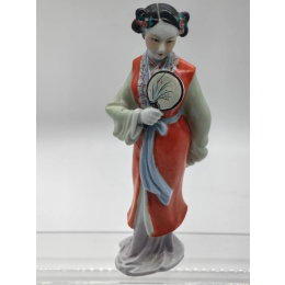 Фарфоровая статуэтка "Китаянка с веером"