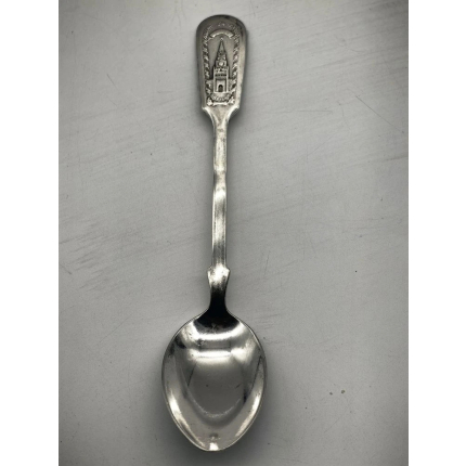 Серебряные чайные ложки с изображением кремля.