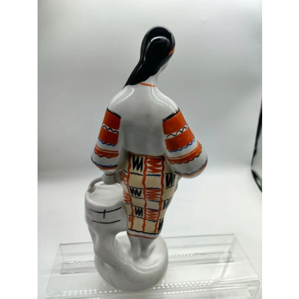 Фарфоровая статуэтка " Там девица воду брала" Киевский ЭКХЗ СССР