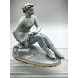 Фарфоровая статуэтка " Фигуристка- физкультурница"