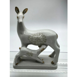 Фарфоровая статуэтка " Олениха с олененком" СССР