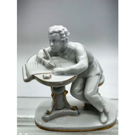 Фарфоровая статуэтка "Юный Пушкин за столом" ЛФЗ