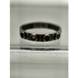 Винтажное серебряное кольцо с разноцветными камнями.