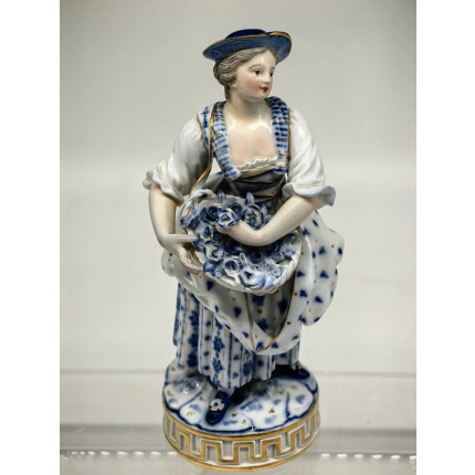 Фарфоровая статуэтка " Дама с розами" Meissen