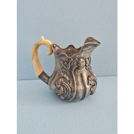 Медный сливочник с покрытием серебра. 19 Век.